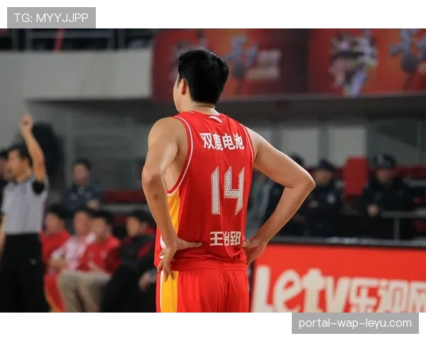 球员动态：老将洛瑞计划在赛季结束后退役，多支球队筹备致敬仪式