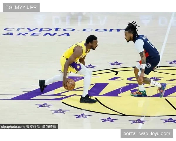 安东尼·戴维斯获准进行轻度对抗训练,复出时间未定 安东尼·戴维斯获准进行轻度对抗训练,复出时间未定